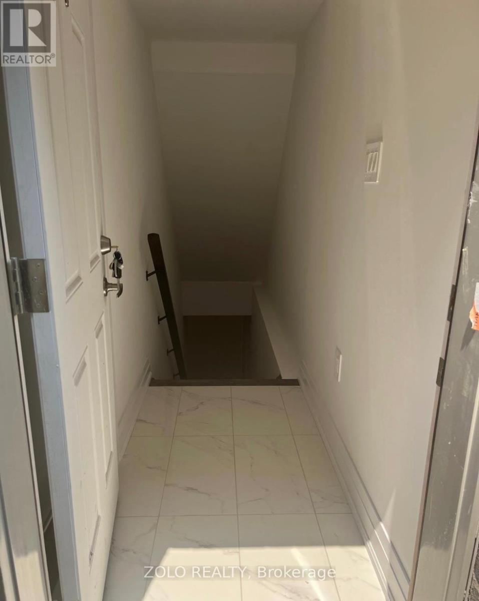 Lower - 11 Franklin Trail, Barrie, Ontario  L9J 0J1 - Photo 4 - S12610412