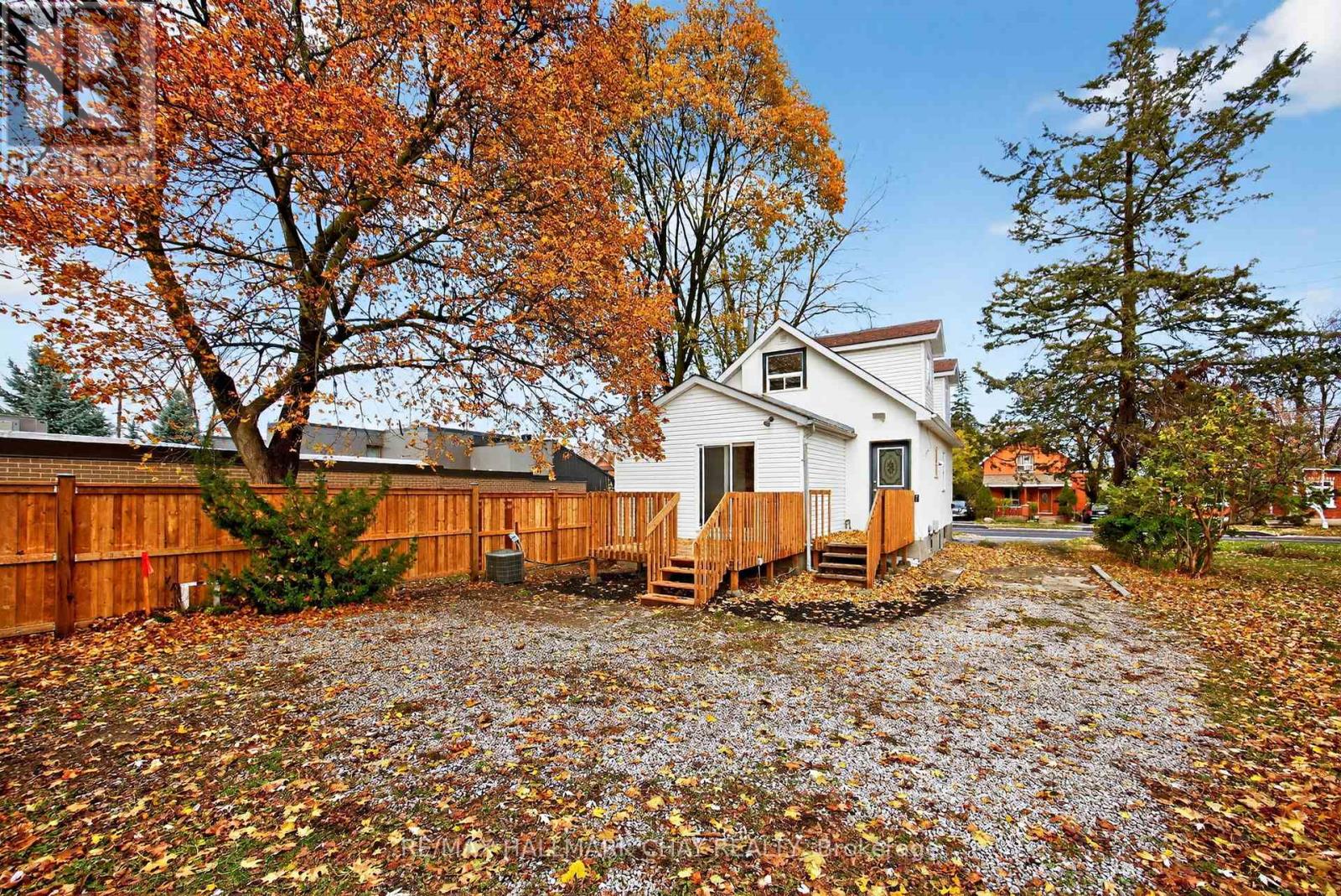 114 Burton Avenue, Barrie (Allandale), Ontario L4N 2R8 - Photo 2 - S12610466