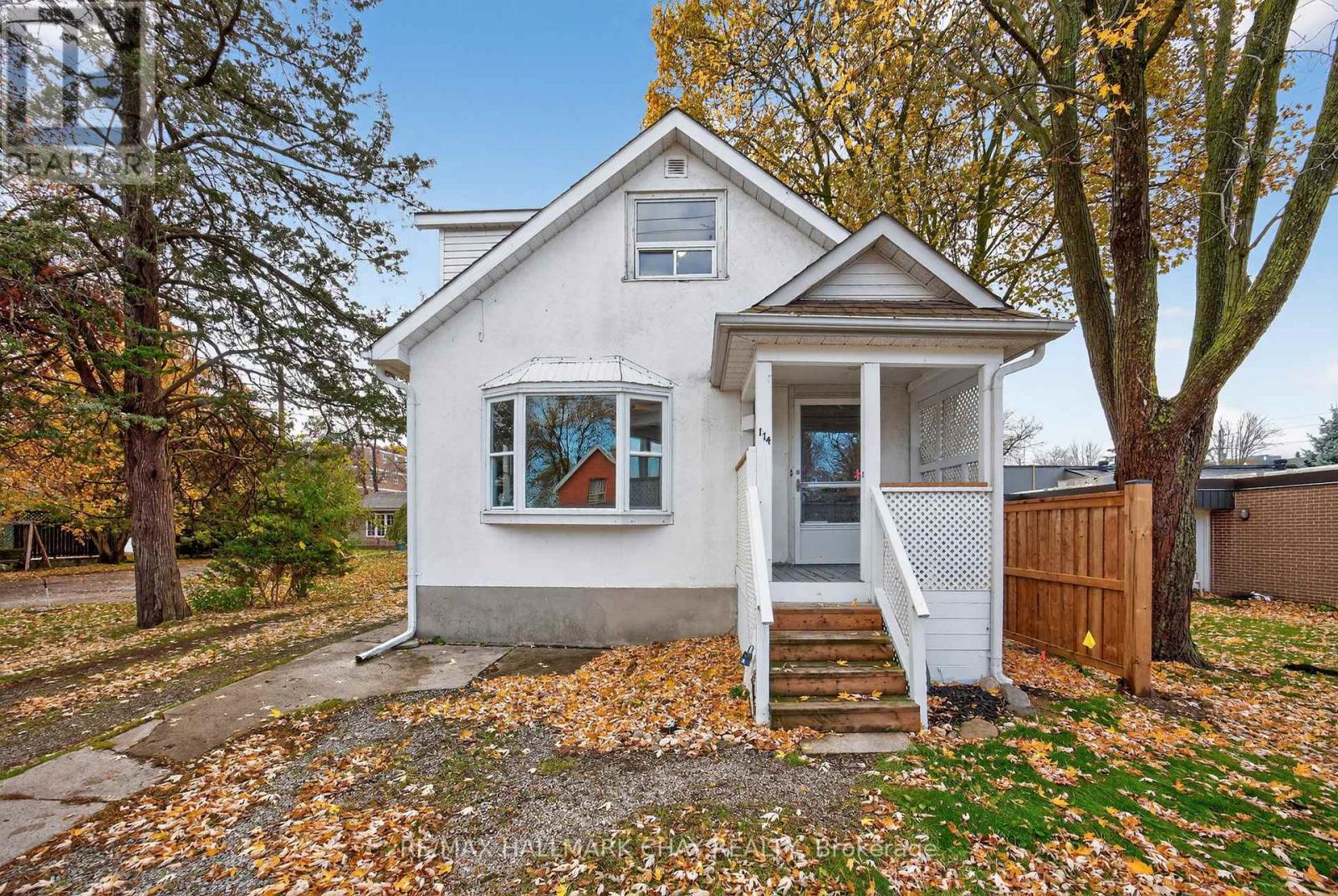 114 Burton Avenue, Barrie (Allandale), Ontario L4N 2R8 - Photo 4 - S12610466