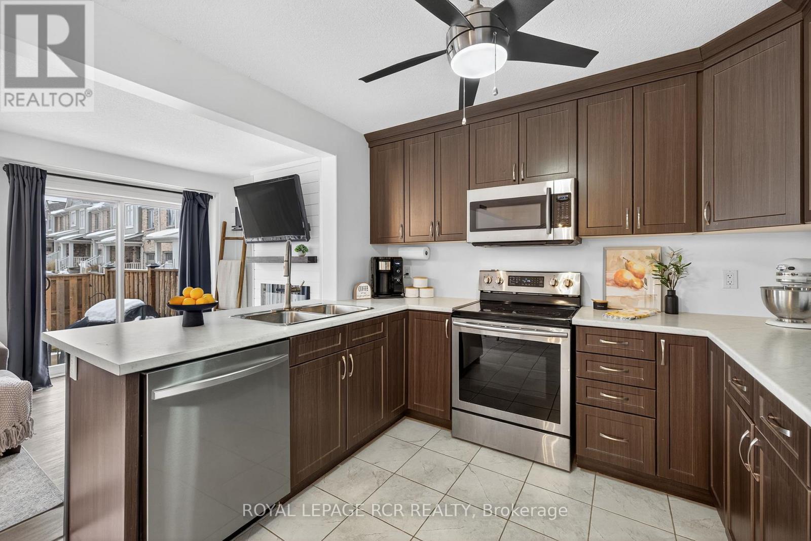 118 Parkinson Crescent, Orangeville, Ontario  L9W 6X3 - Photo 8 - W12542312