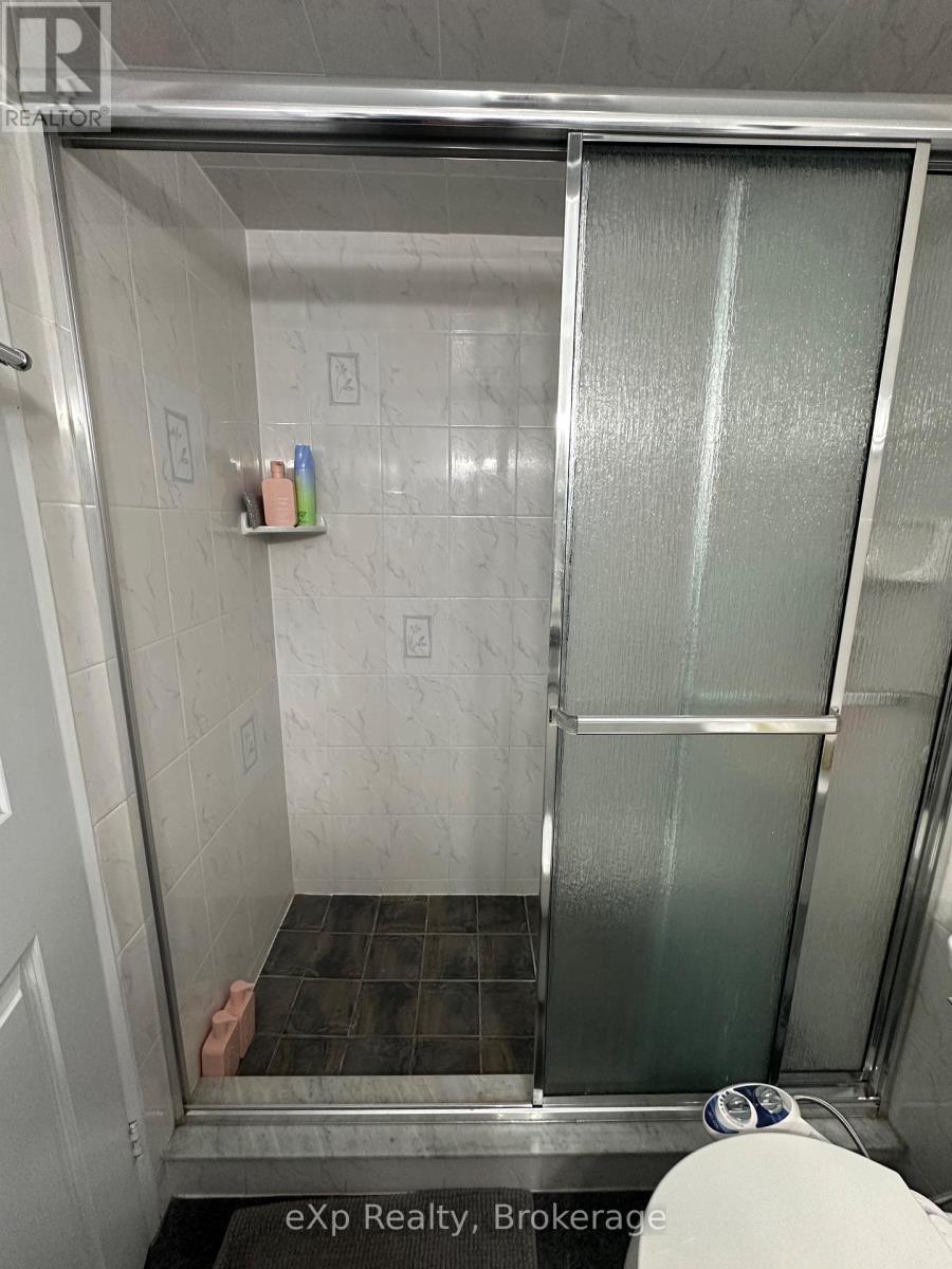 1805 - 1515 Lakeshore Road E, Mississauga, Ontario L5E 3E3 - Photo 11 - W12610548