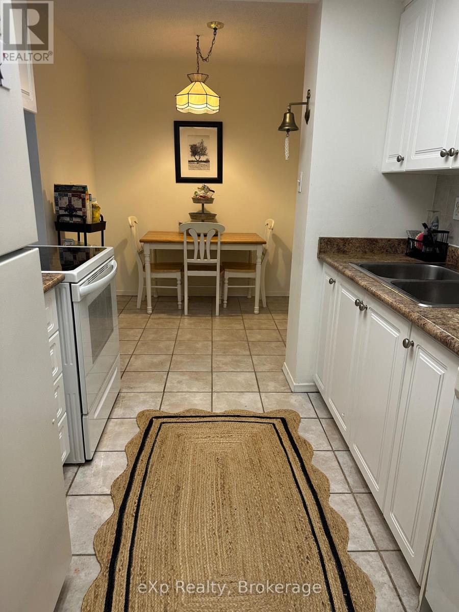 1805 - 1515 Lakeshore Road E, Mississauga, Ontario L5E 3E3 - Photo 4 - W12610548