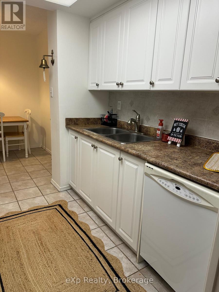 1805 - 1515 Lakeshore Road E, Mississauga, Ontario L5E 3E3 - Photo 5 - W12610548