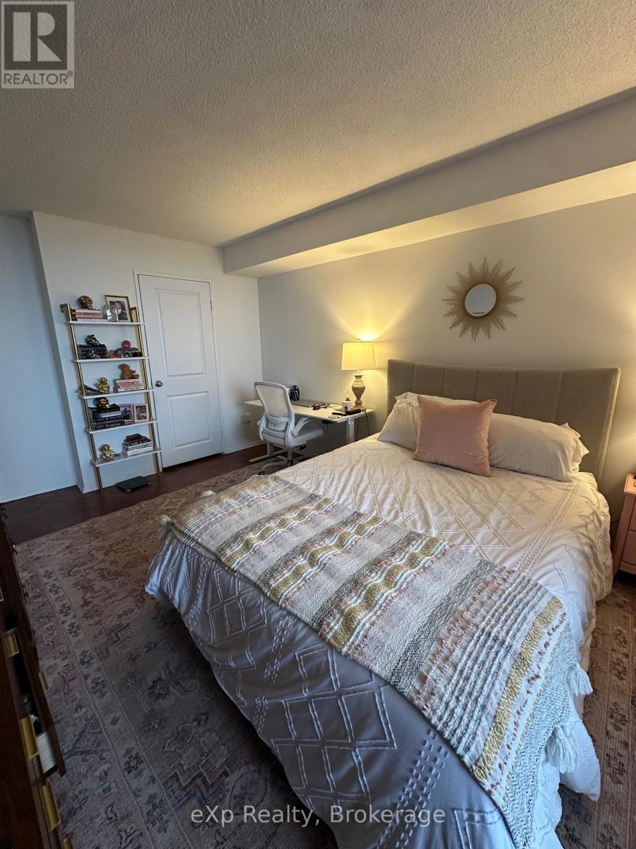 1805 - 1515 Lakeshore Road E, Mississauga, Ontario L5E 3E3 - Photo 8 - W12610548