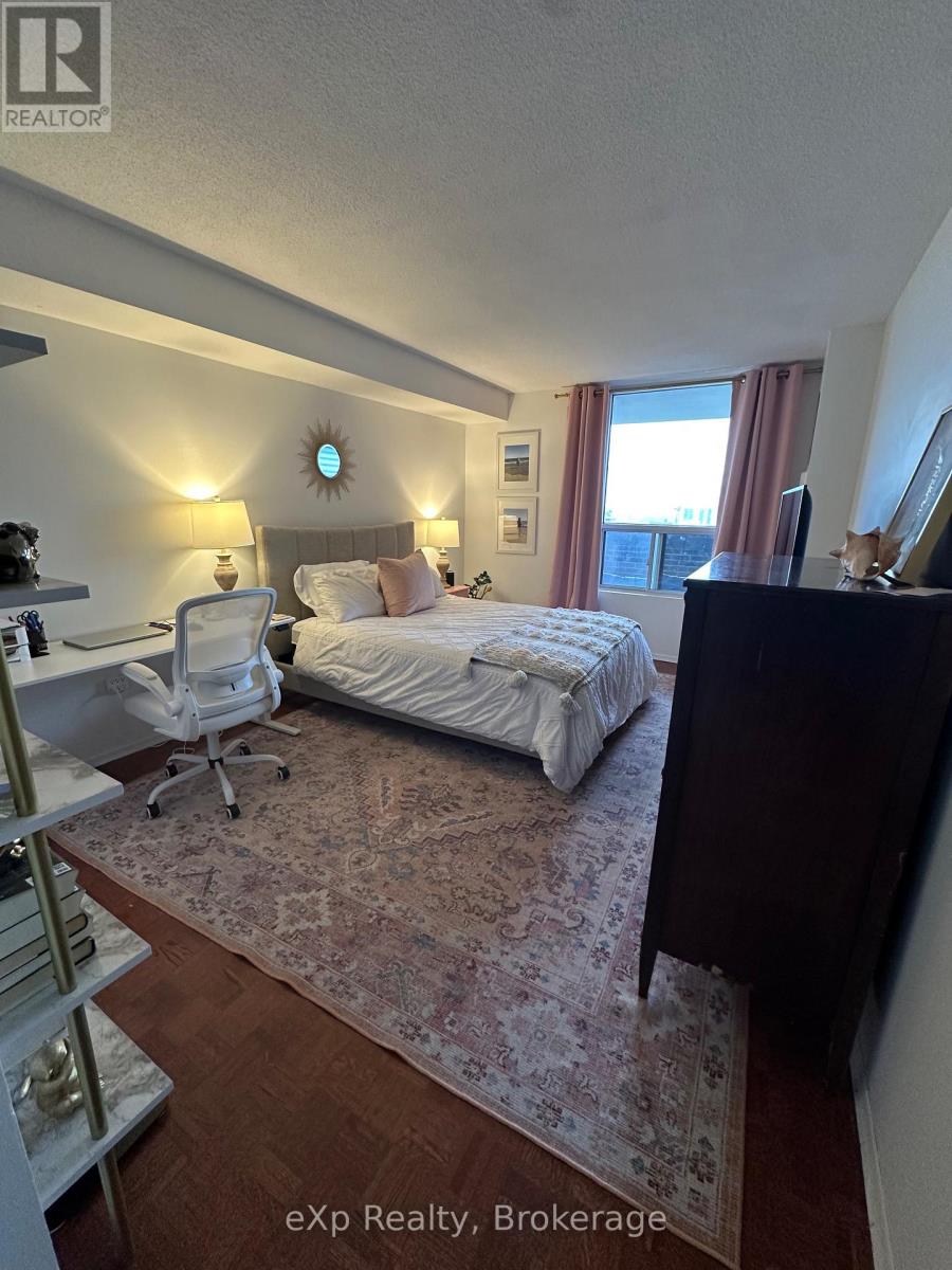 1805 - 1515 Lakeshore Road E, Mississauga, Ontario L5E 3E3 - Photo 9 - W12610548