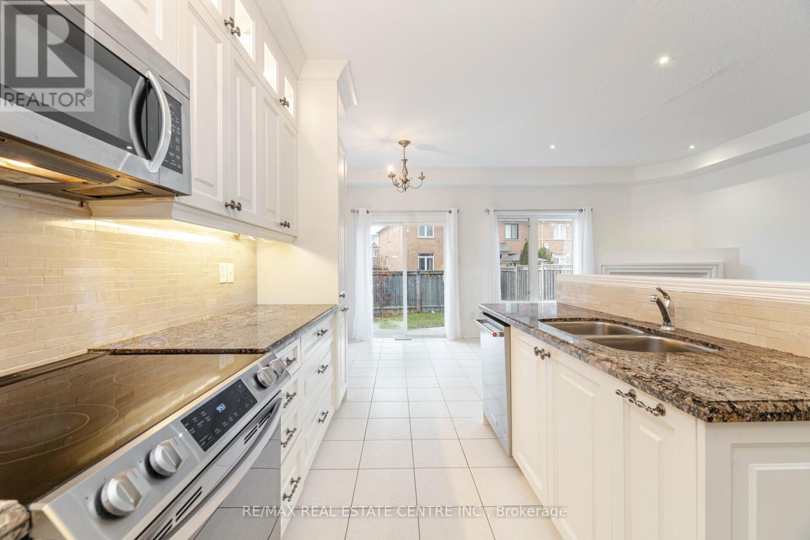 5099 Nestling Grove E, Mississauga, Ontario  L5M 0L3 - Photo 15 - W12610348