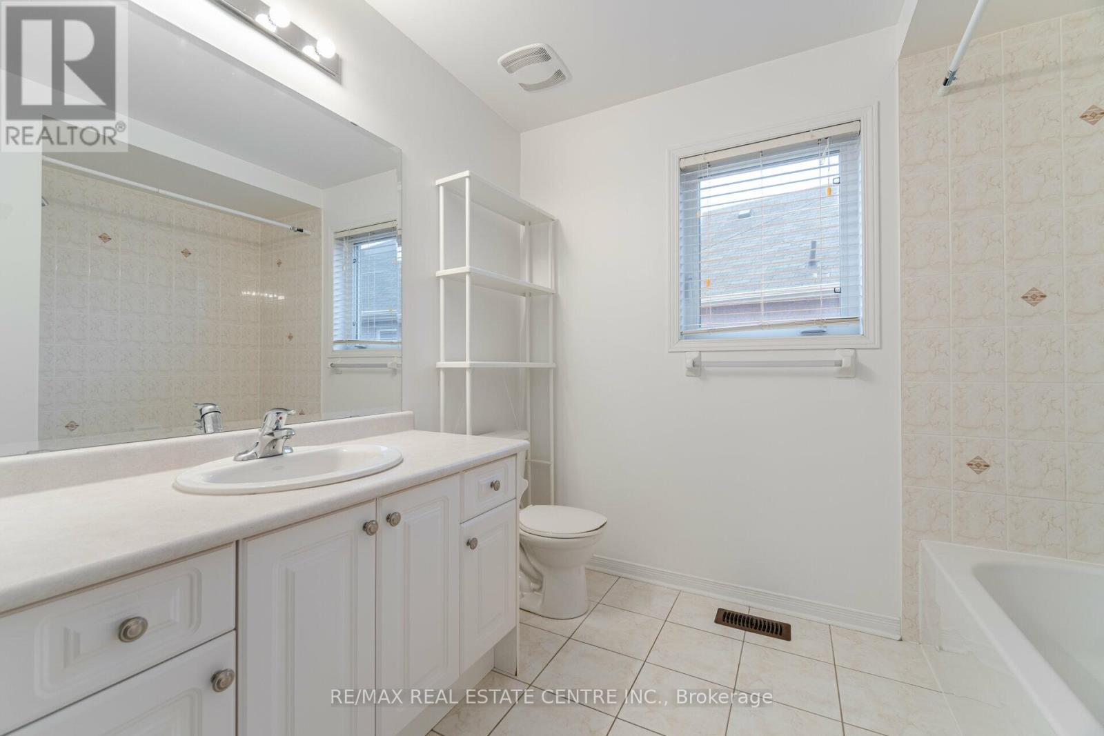 5099 Nestling Grove E, Mississauga, Ontario  L5M 0L3 - Photo 34 - W12610348