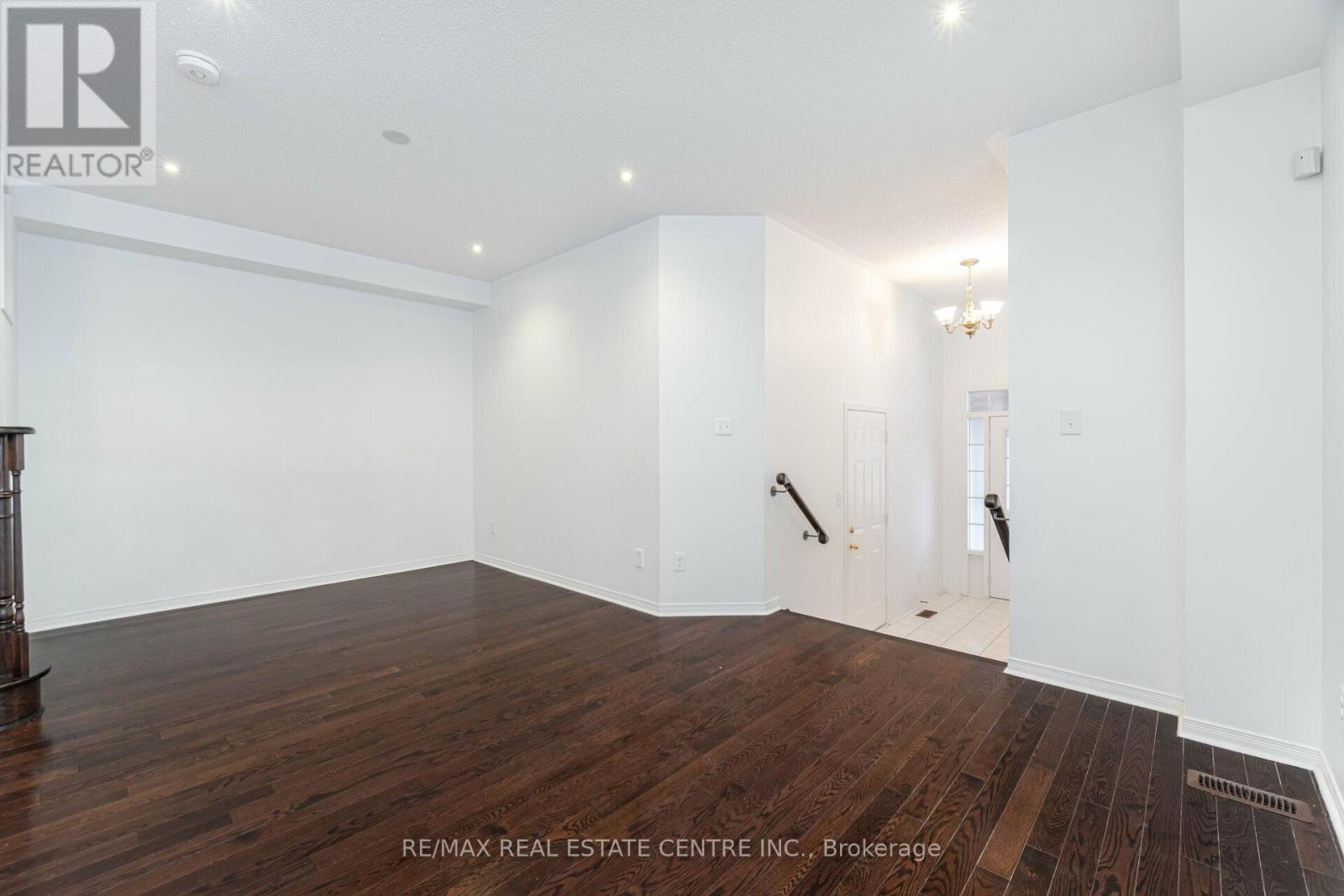 5099 Nestling Grove E, Mississauga, Ontario  L5M 0L3 - Photo 6 - W12610348