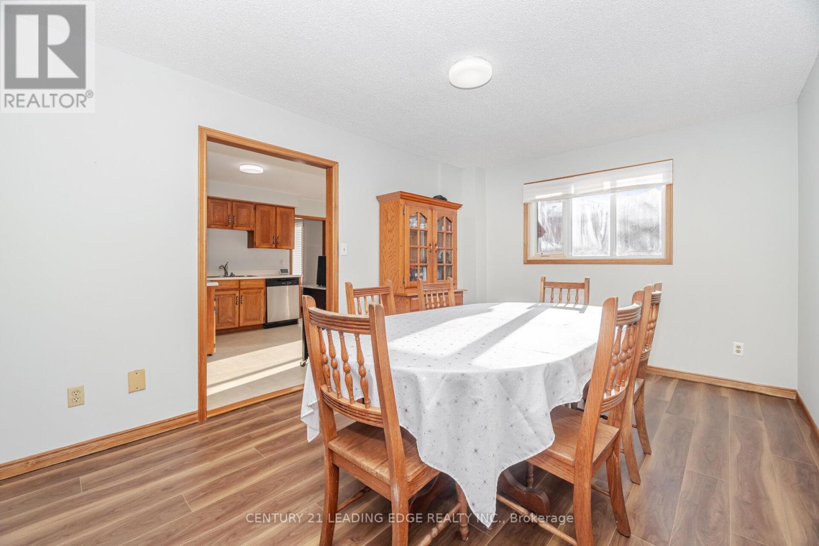 260 Old Orchard Circle, Oakville, Ontario L6H 4N7 - Photo 10 - W12610350