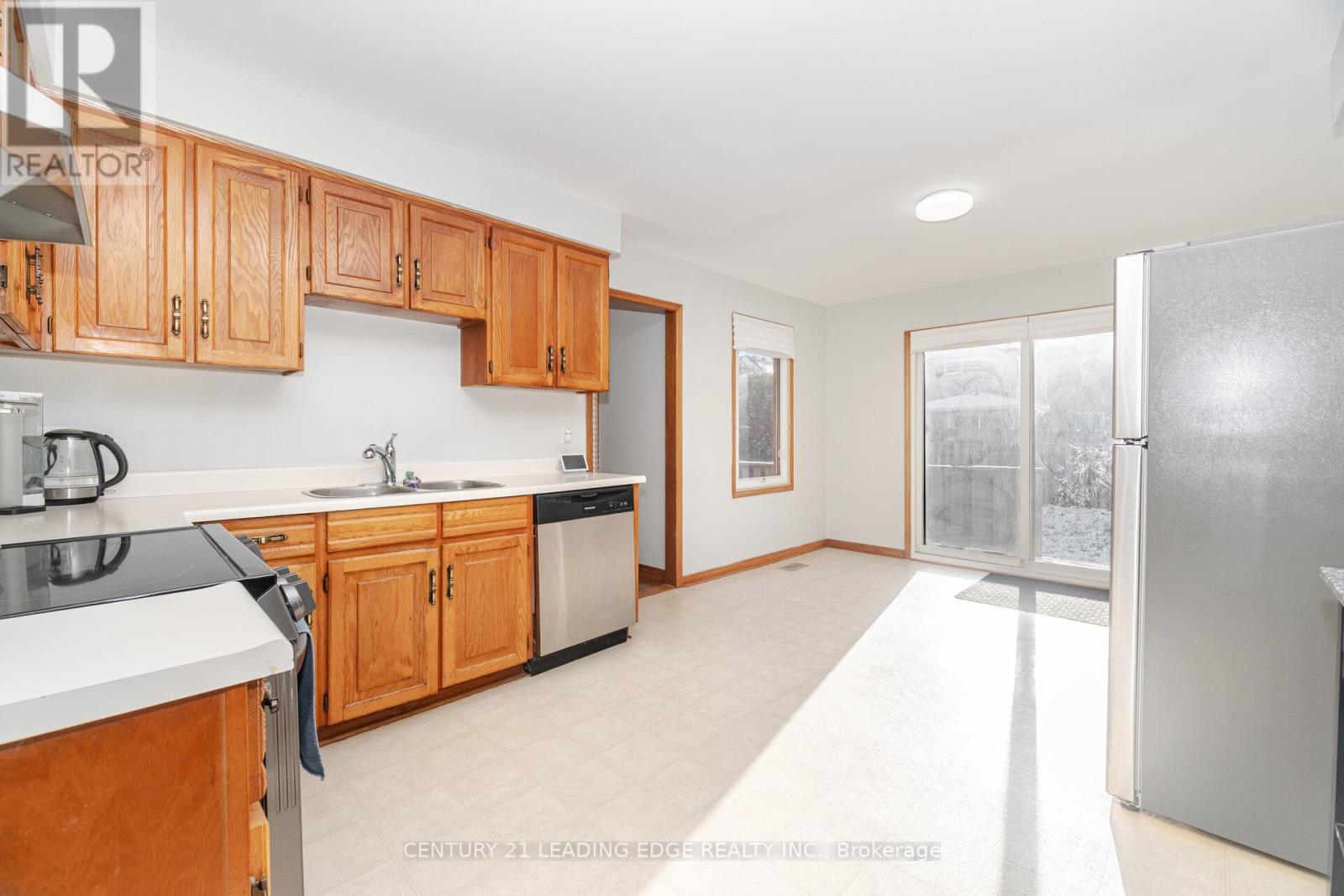 260 Old Orchard Circle, Oakville, Ontario L6H 4N7 - Photo 12 - W12610350