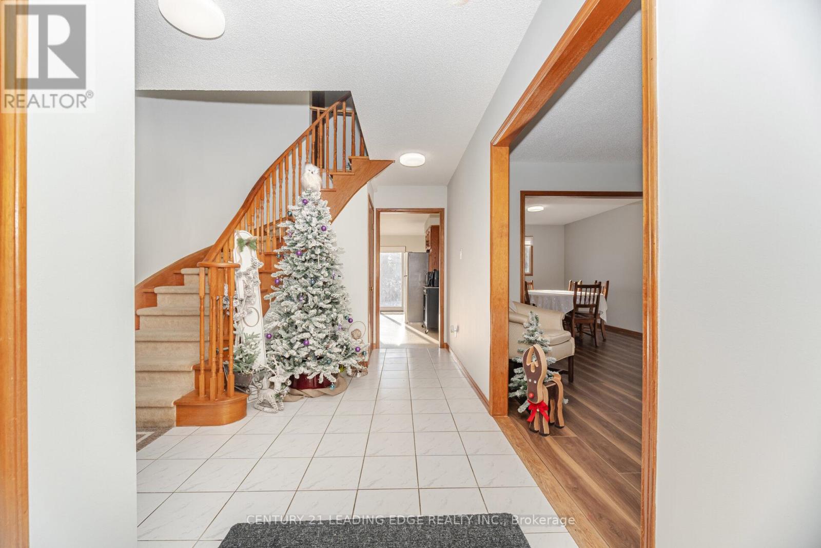 260 Old Orchard Circle, Oakville, Ontario L6H 4N7 - Photo 4 - W12610350