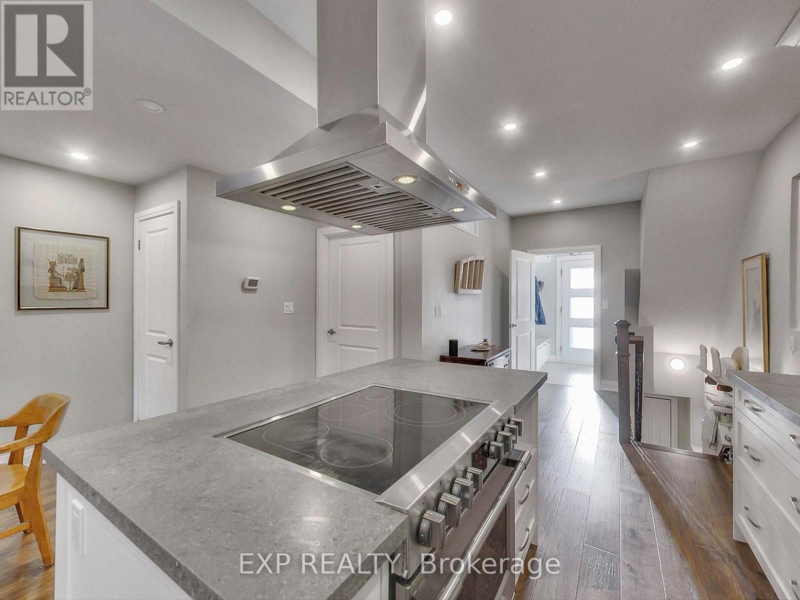 29 Cloverdale Road, Toronto, Ontario  M6N 3L6 - Photo 5 - W12610402