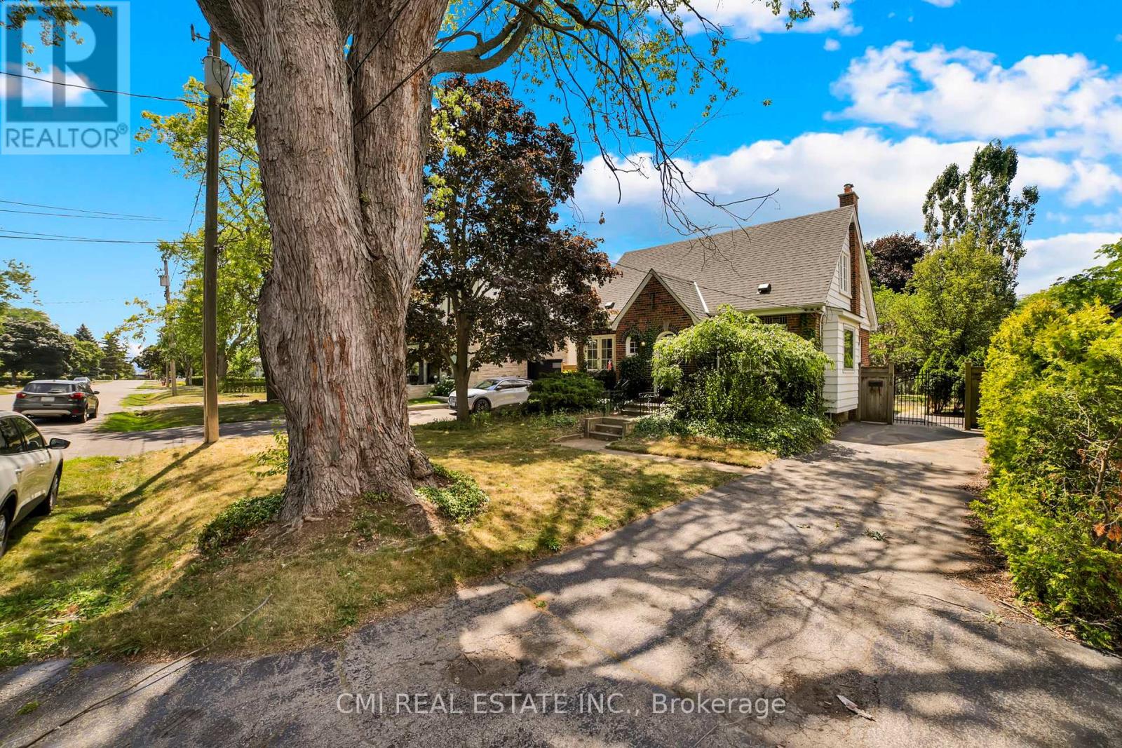 978 North Shore Boulevard W, Burlington, Ontario  L7T 1B1 - Photo 3 - W12610418