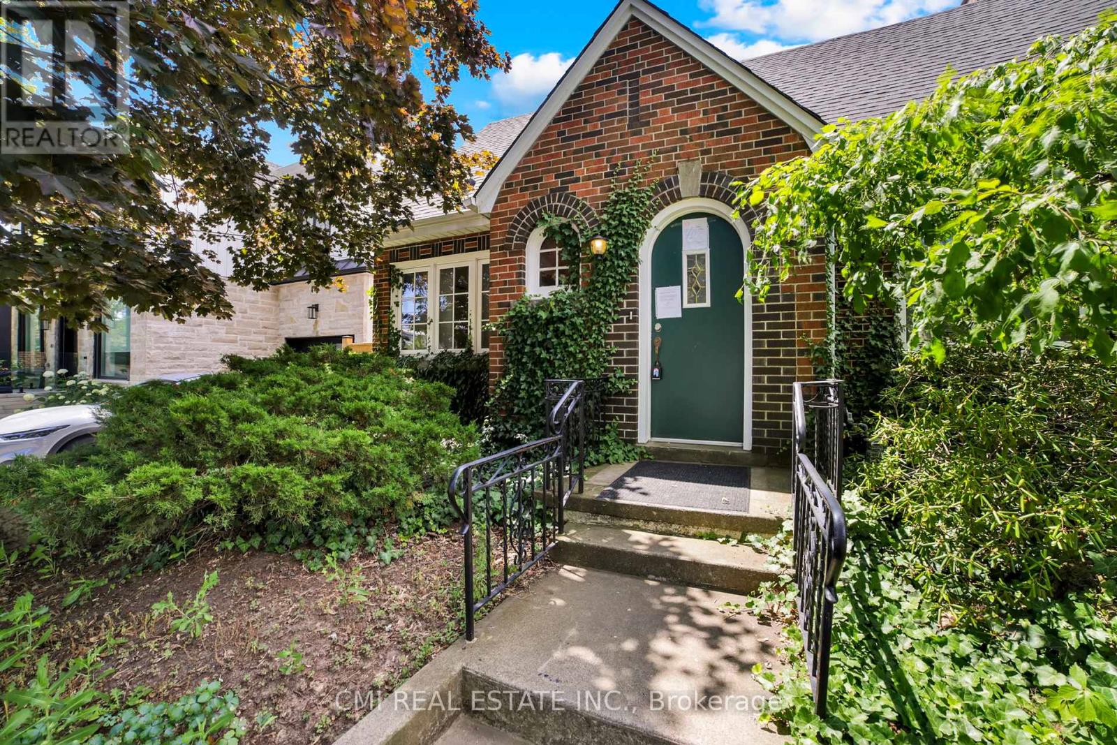 978 North Shore Boulevard W, Burlington, Ontario  L7T 1B1 - Photo 4 - W12610418