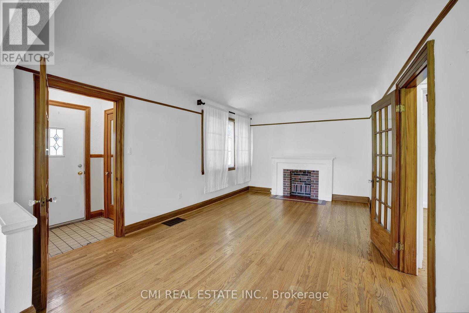 978 North Shore Boulevard W, Burlington, Ontario  L7T 1B1 - Photo 7 - W12610418