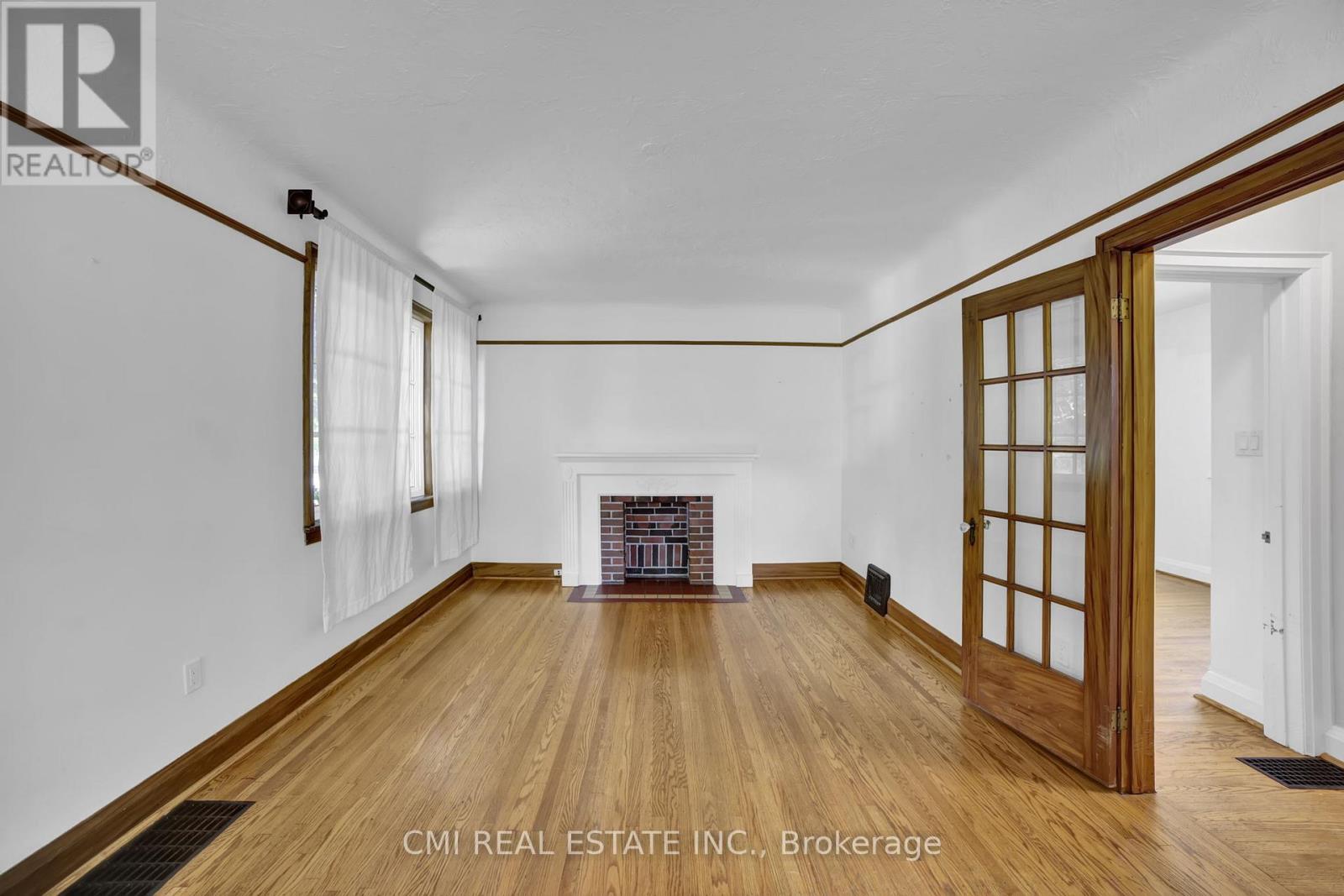 978 North Shore Boulevard W, Burlington, Ontario  L7T 1B1 - Photo 8 - W12610418