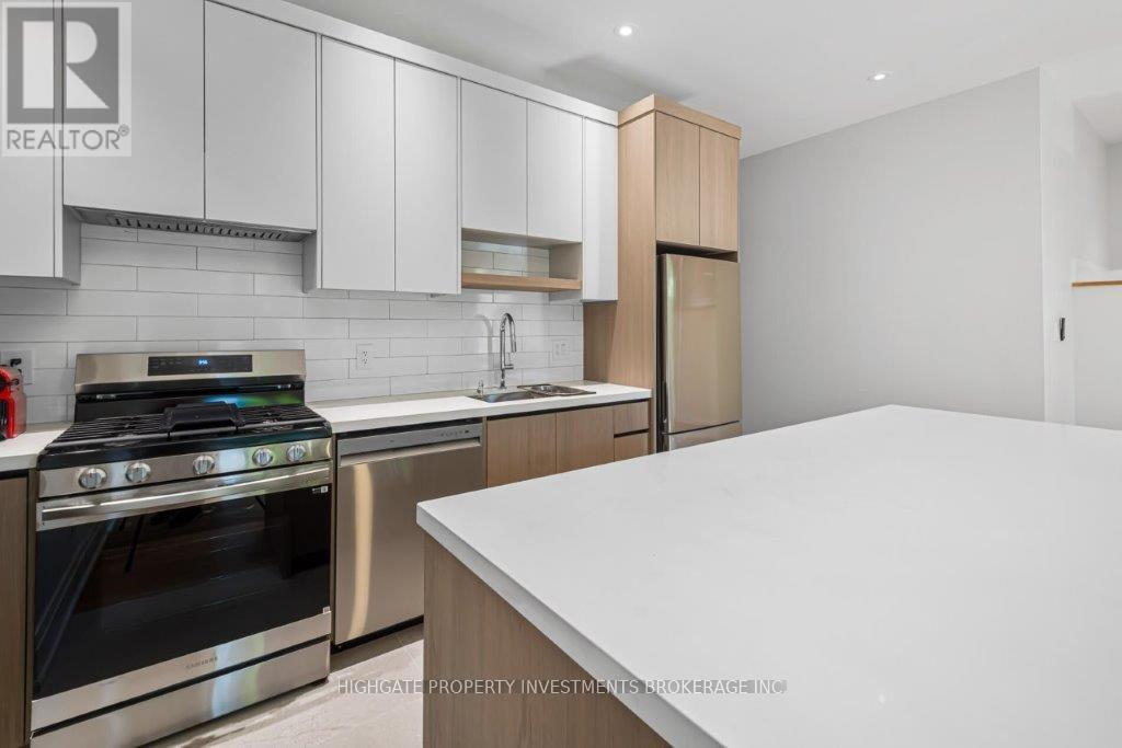 Main - 81 St John's Road, Toronto (Junction Area), Ontario  M6P 1T8 - Photo 10 - W12610434