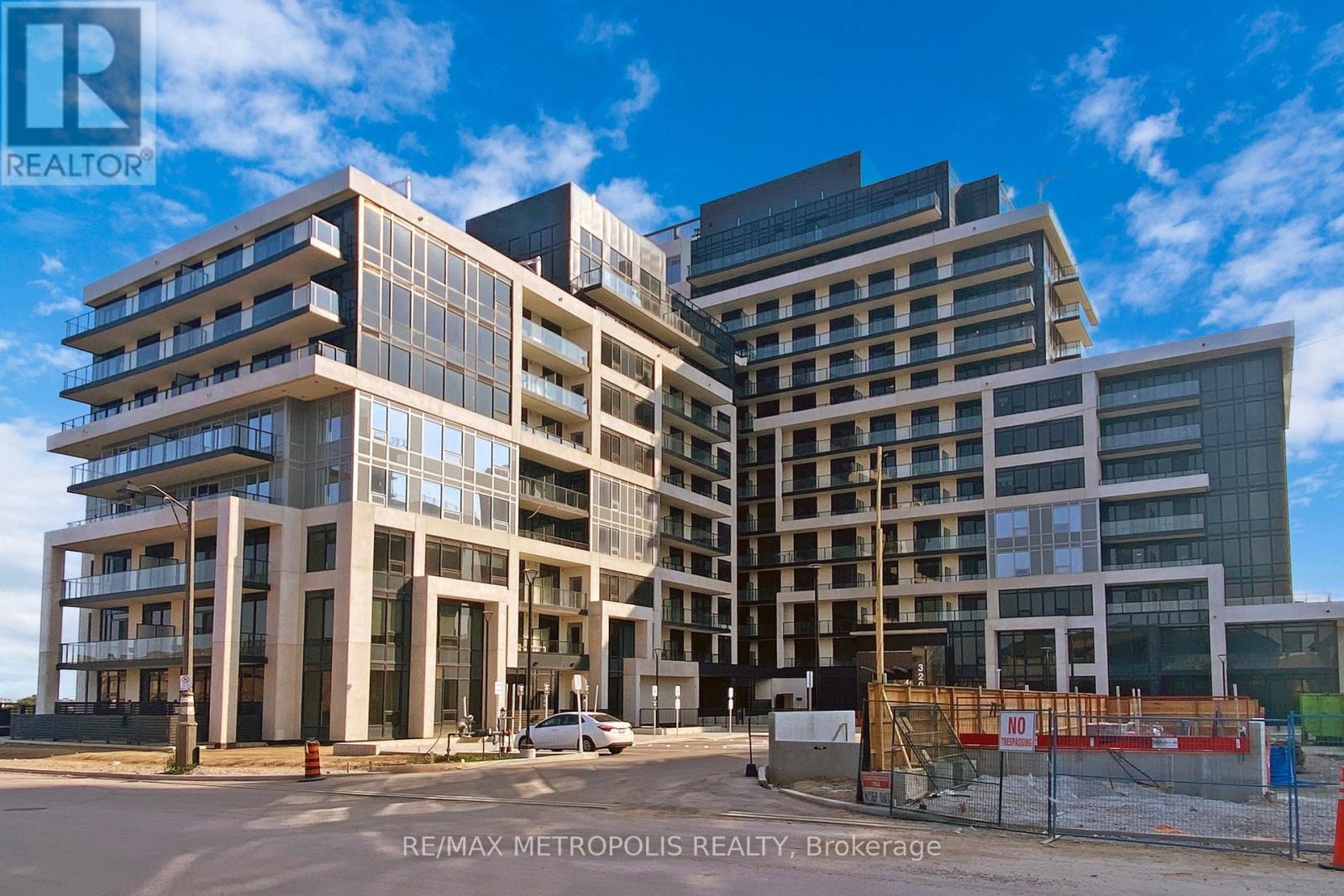 304 - 3200 William Coltson Avenue, Oakville, Ontario  L6H 7C2 - Photo 2 - W12610456