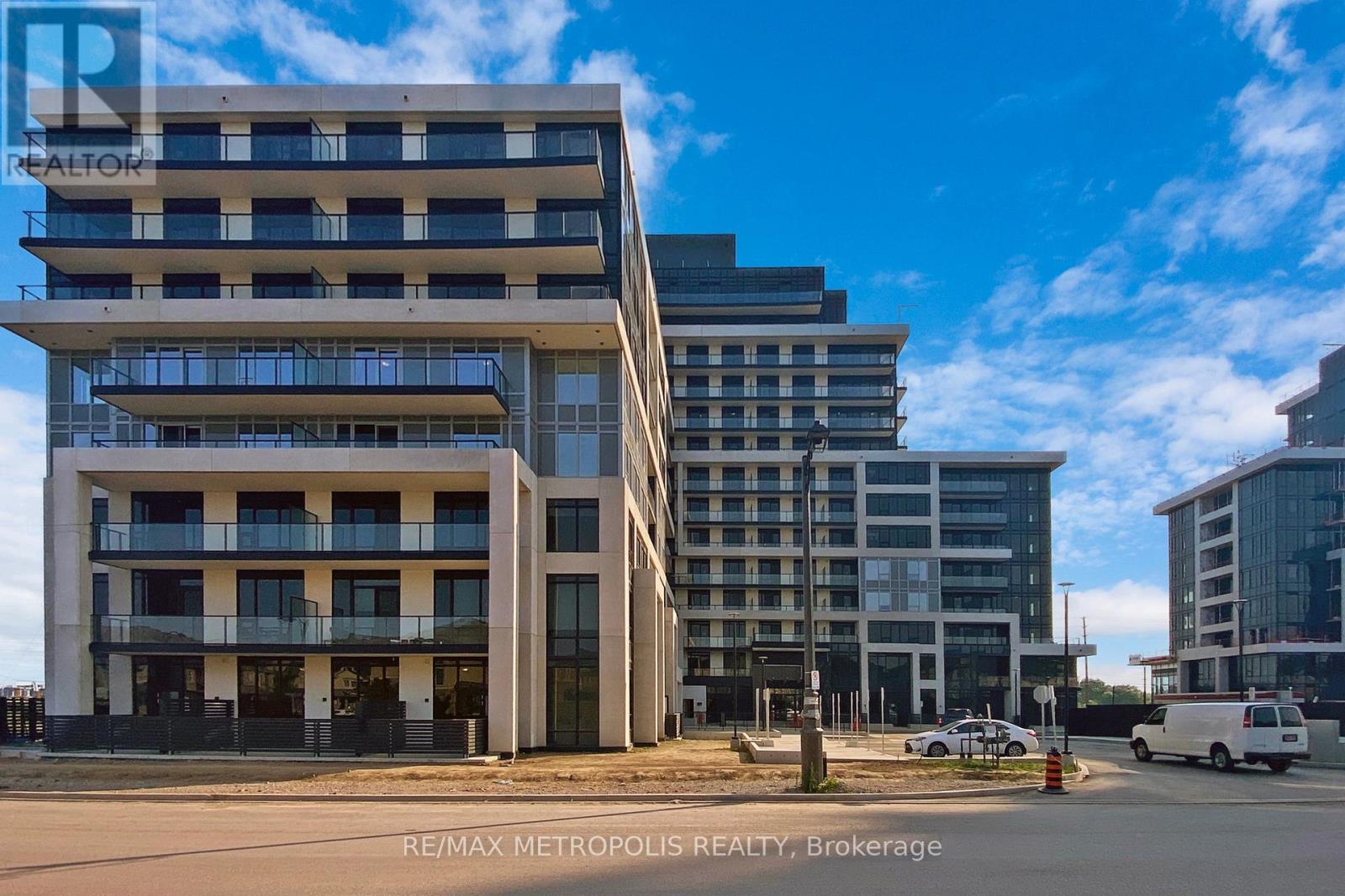 304 - 3200 William Coltson Avenue, Oakville, Ontario  L6H 7C2 - Photo 3 - W12610456