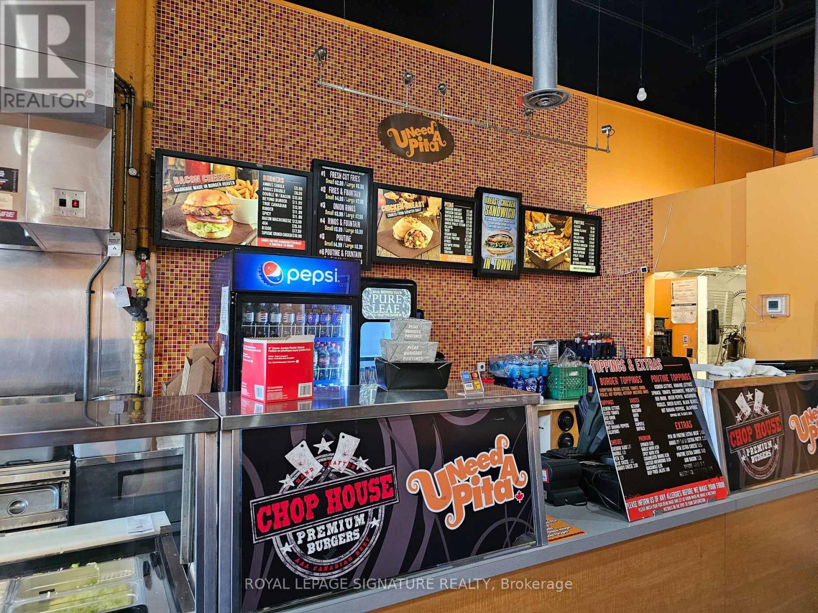 343 Glendale Avenue, St. Catharines, Ontario  L2T 0A1 - Photo 2 - X12610340