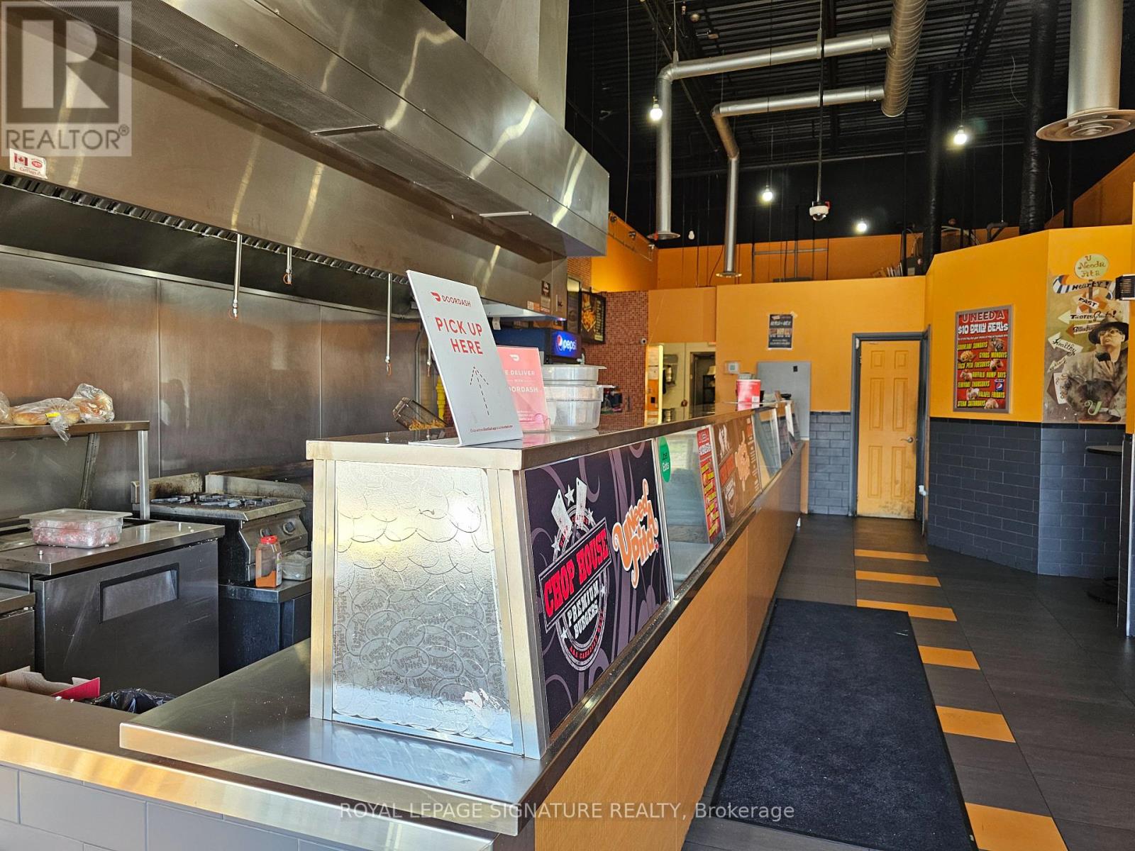 343 Glendale Avenue, St. Catharines, Ontario  L2T 0A1 - Photo 5 - X12610340