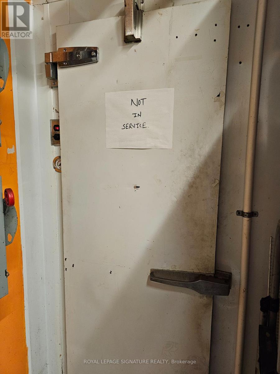 343 Glendale Avenue, St. Catharines, Ontario  L2T 0A1 - Photo 9 - X12610340