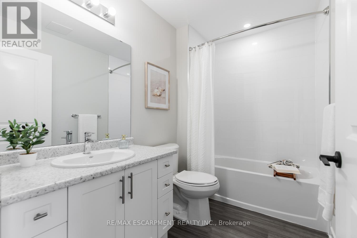 1106 - 870 Queenston Road, Hamilton, Ontario  L8G 0B9 - Photo 21 - X12610360