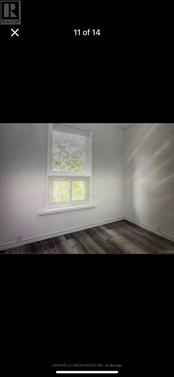 Upper - 12 Lawrence Avenue, Guelph (St. Patrick's Ward), Ontario  N1E 5Y3 - Photo 11 - X12610476