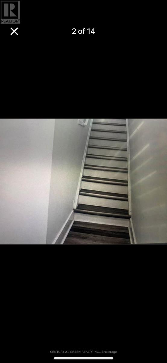 Upper - 12 Lawrence Avenue, Guelph (St. Patrick's Ward), Ontario  N1E 5Y3 - Photo 2 - X12610476