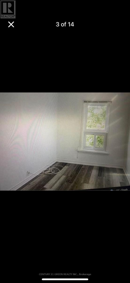 Upper - 12 Lawrence Avenue, Guelph (St. Patrick's Ward), Ontario  N1E 5Y3 - Photo 3 - X12610476