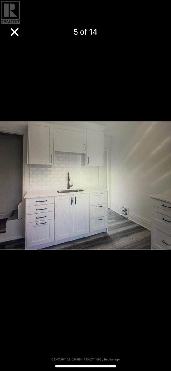 Upper - 12 Lawrence Avenue, Guelph (St. Patrick's Ward), Ontario  N1E 5Y3 - Photo 5 - X12610476