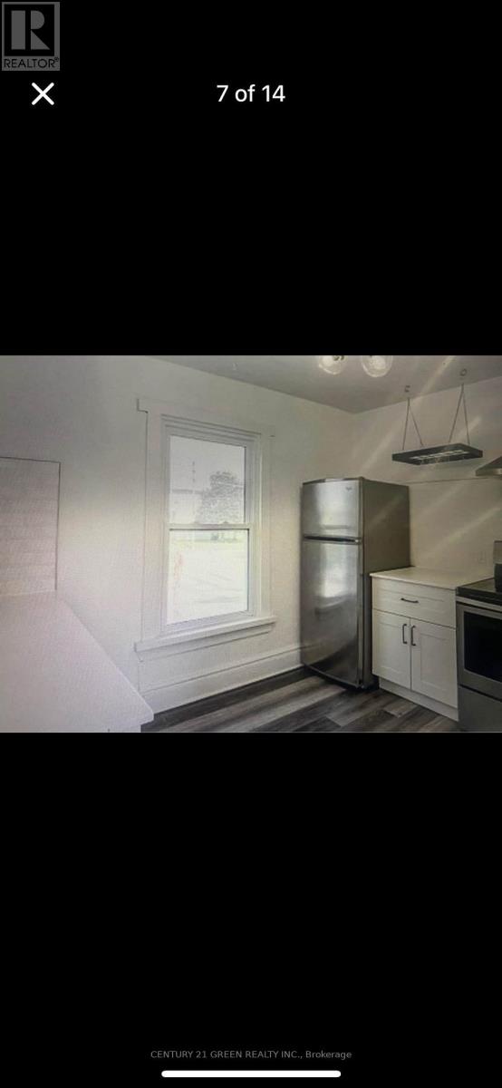 Upper - 12 Lawrence Avenue, Guelph (St. Patrick's Ward), Ontario  N1E 5Y3 - Photo 7 - X12610476