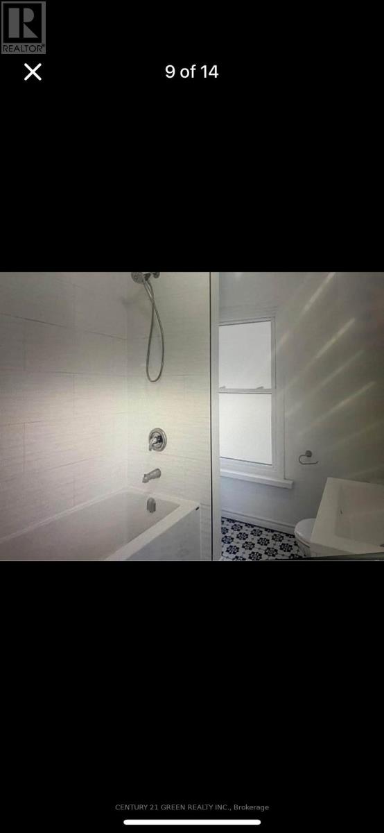 Upper - 12 Lawrence Avenue, Guelph (St. Patrick's Ward), Ontario  N1E 5Y3 - Photo 9 - X12610476