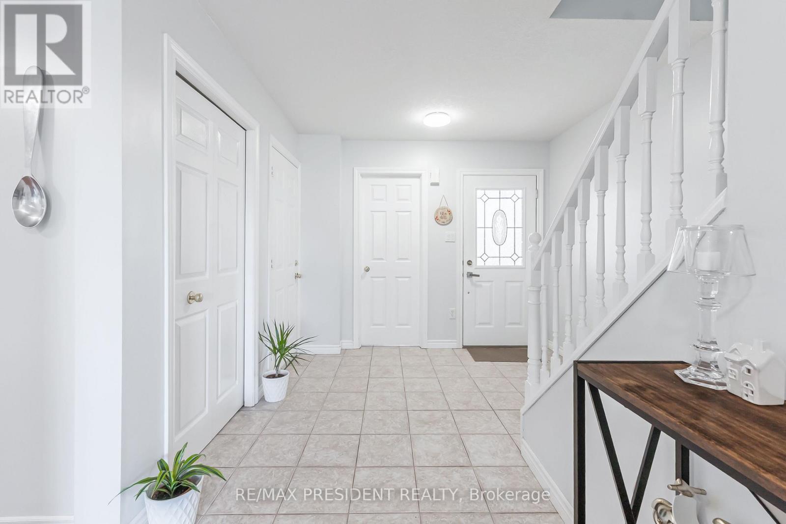 68 Wheatland Drive, Cambridge, Ontario  N1P 1C5 - Photo 3 - X12610478