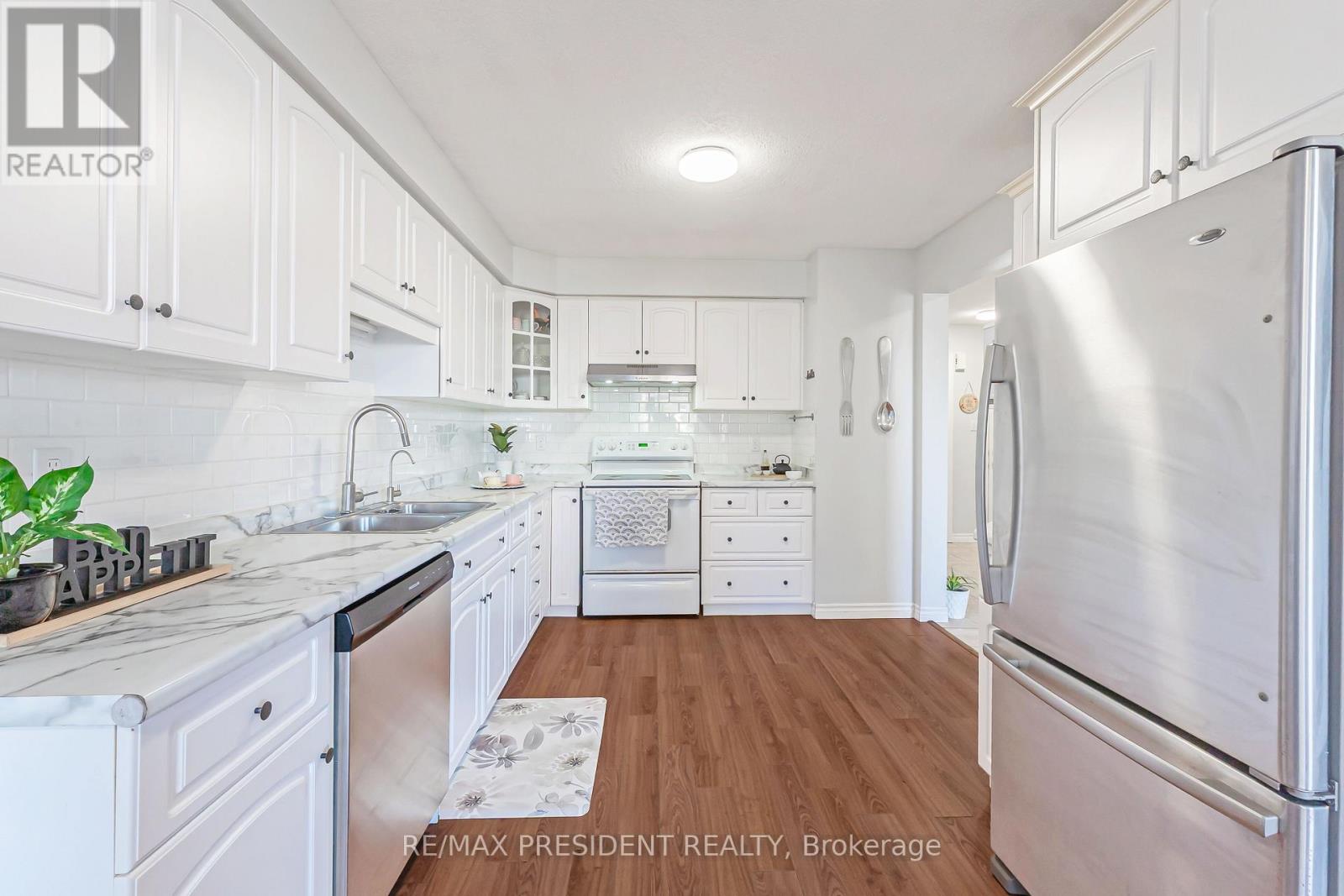 68 Wheatland Drive, Cambridge, Ontario  N1P 1C5 - Photo 6 - X12610478