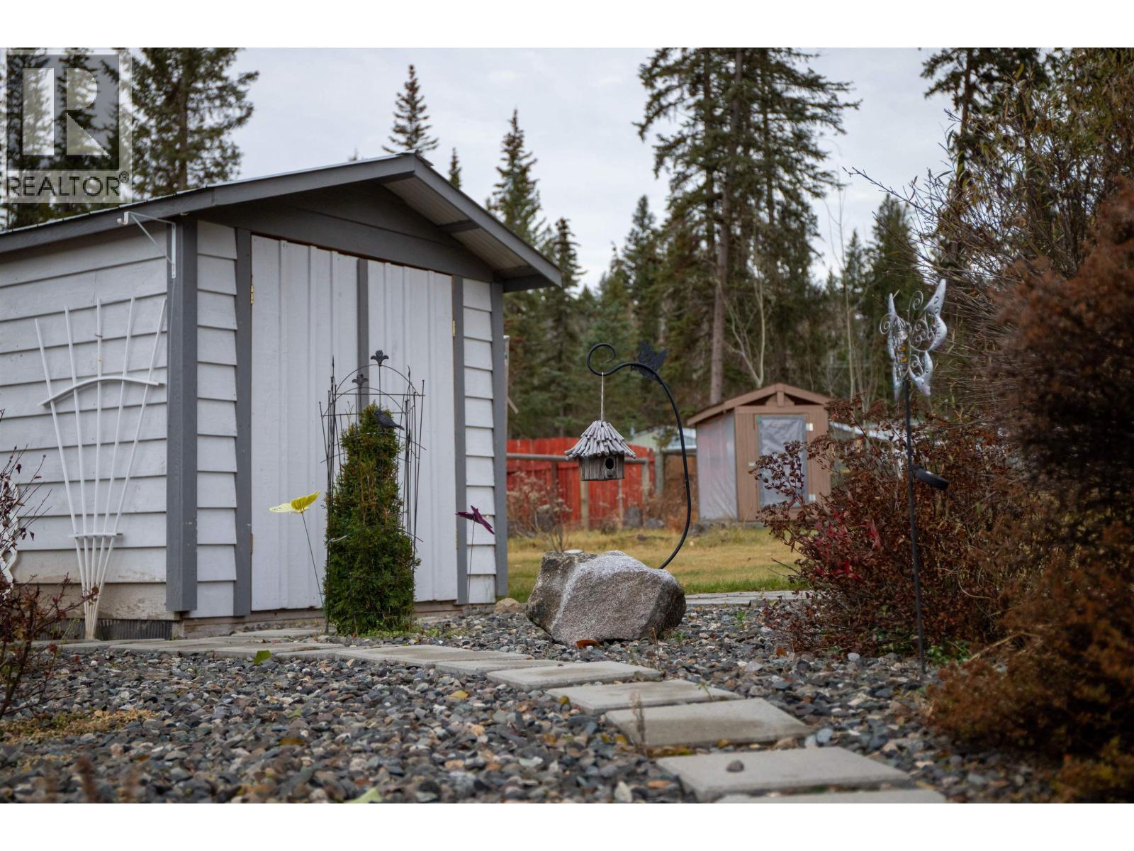 6064 Norman Road, 100 Mile House, British Columbia  V0K 2E3 - Photo 18 - R3065766