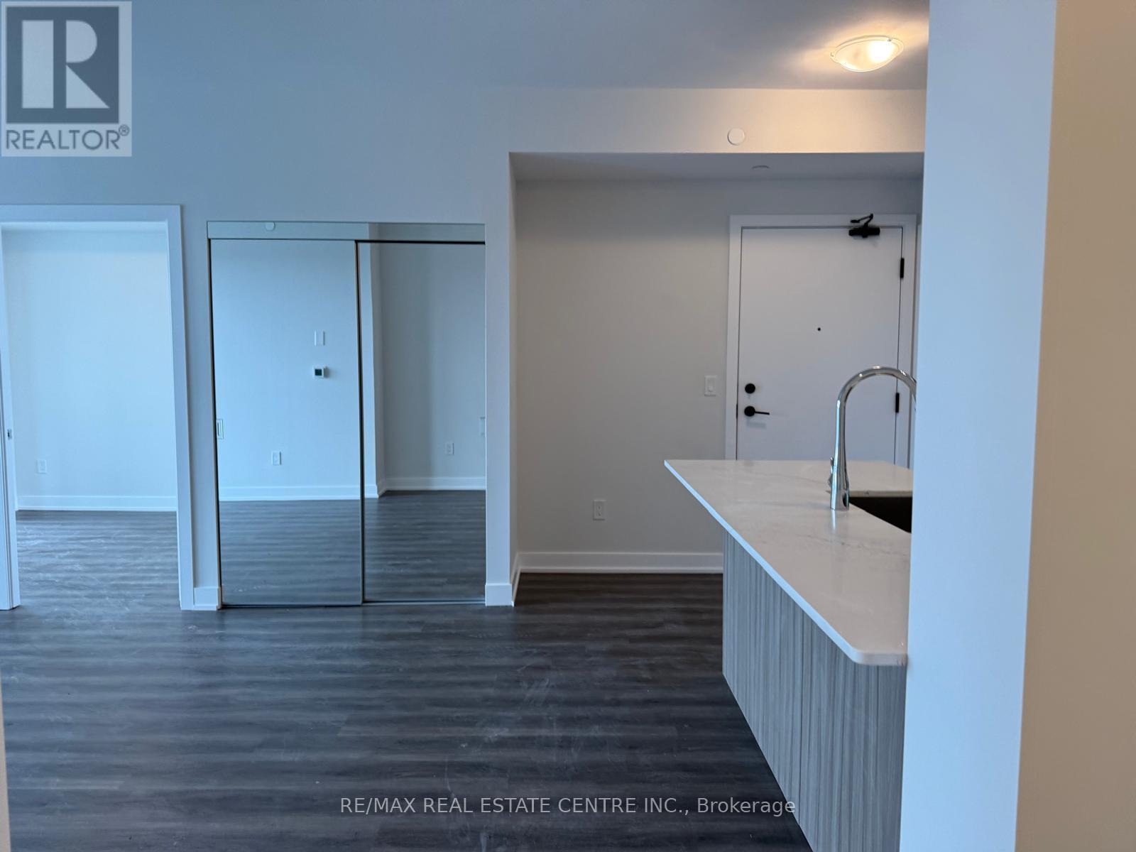 2007 - 430 Square One Drive, Mississauga, Ontario L5B 0P6 - Photo 15 - W12603388