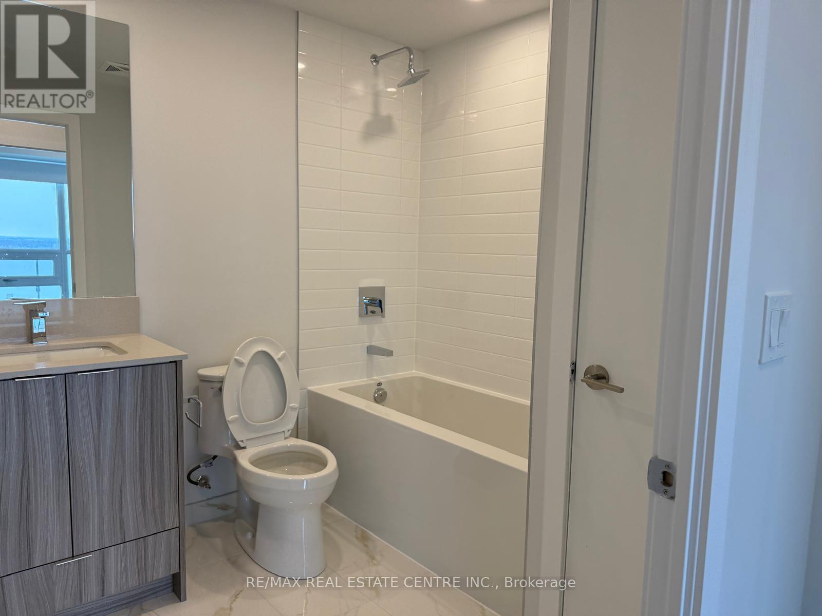 2007 - 430 Square One Drive, Mississauga, Ontario L5B 0P6 - Photo 13 - W12603388