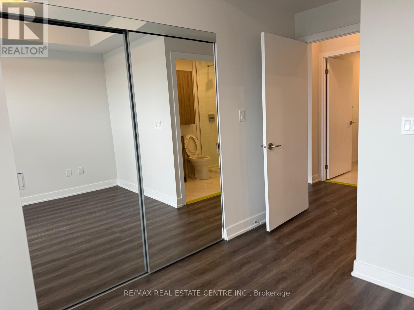 2007 - 430 Square One Drive, Mississauga, Ontario L5B 0P6 - Photo 21 - W12603388