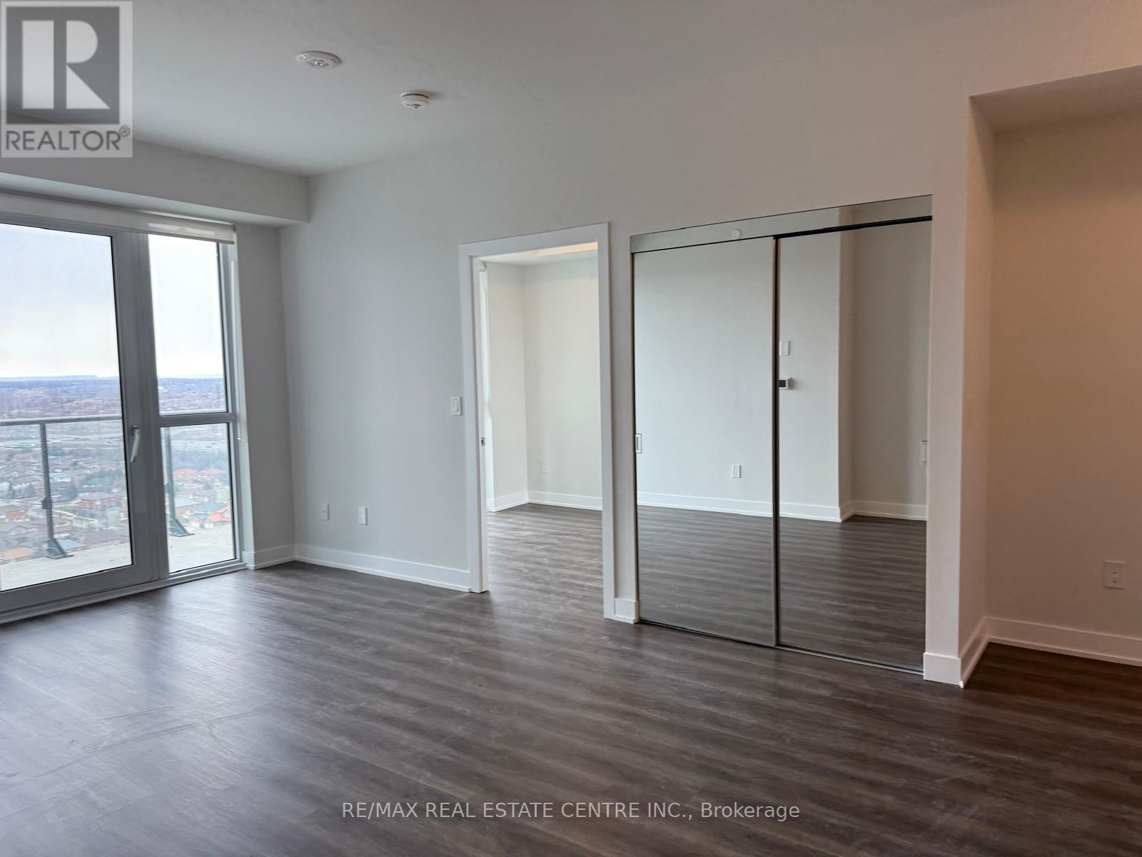 2007 - 430 Square One Drive, Mississauga, Ontario L5B 0P6 - Photo 16 - W12603388