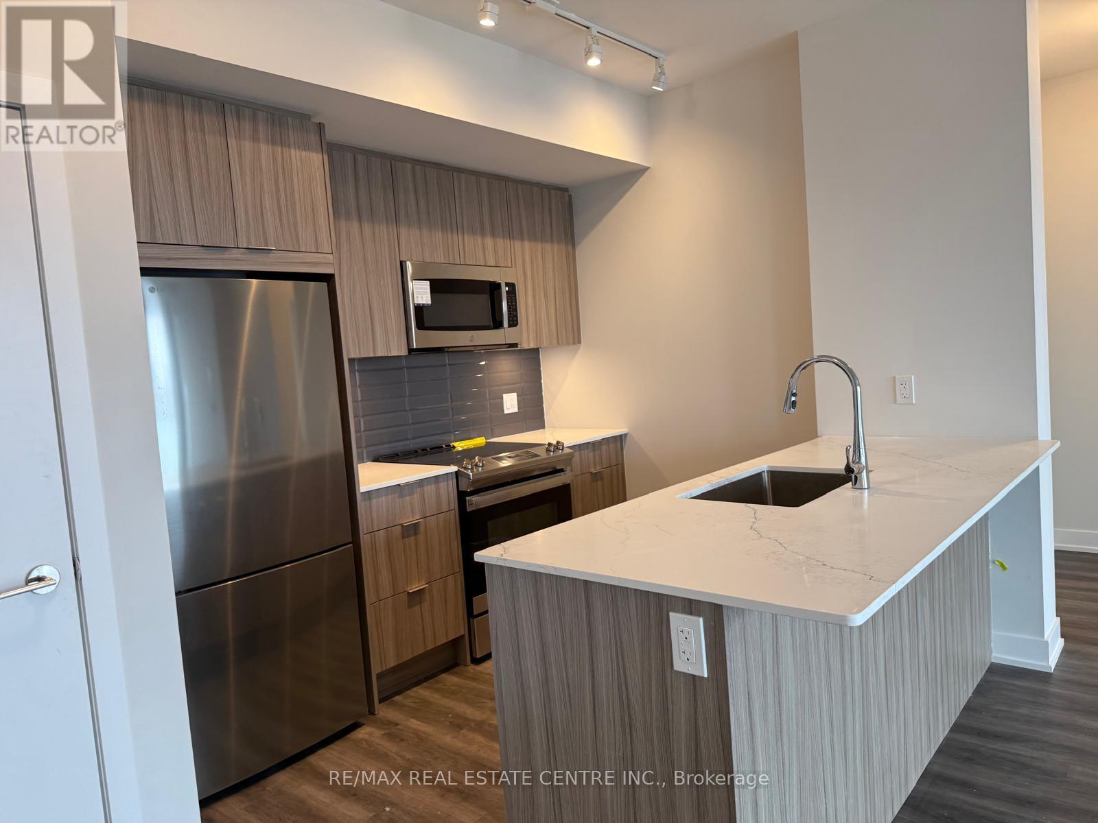 2007 - 430 Square One Drive, Mississauga, Ontario L5B 0P6 - Photo 3 - W12603388