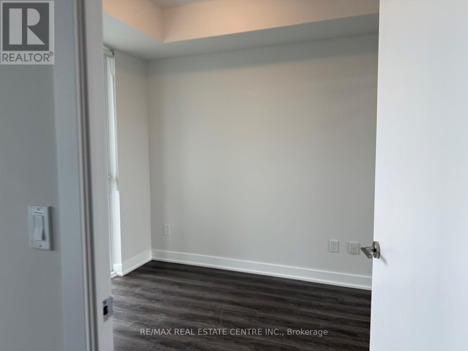 2007 - 430 Square One Drive, Mississauga, Ontario L5B 0P6 - Photo 9 - W12603388