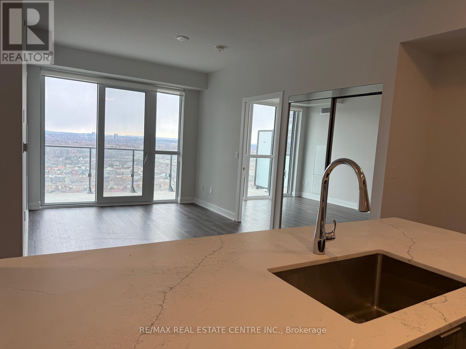 2007 - 430 Square One Drive, Mississauga, Ontario L5B 0P6 - Photo 5 - W12603388