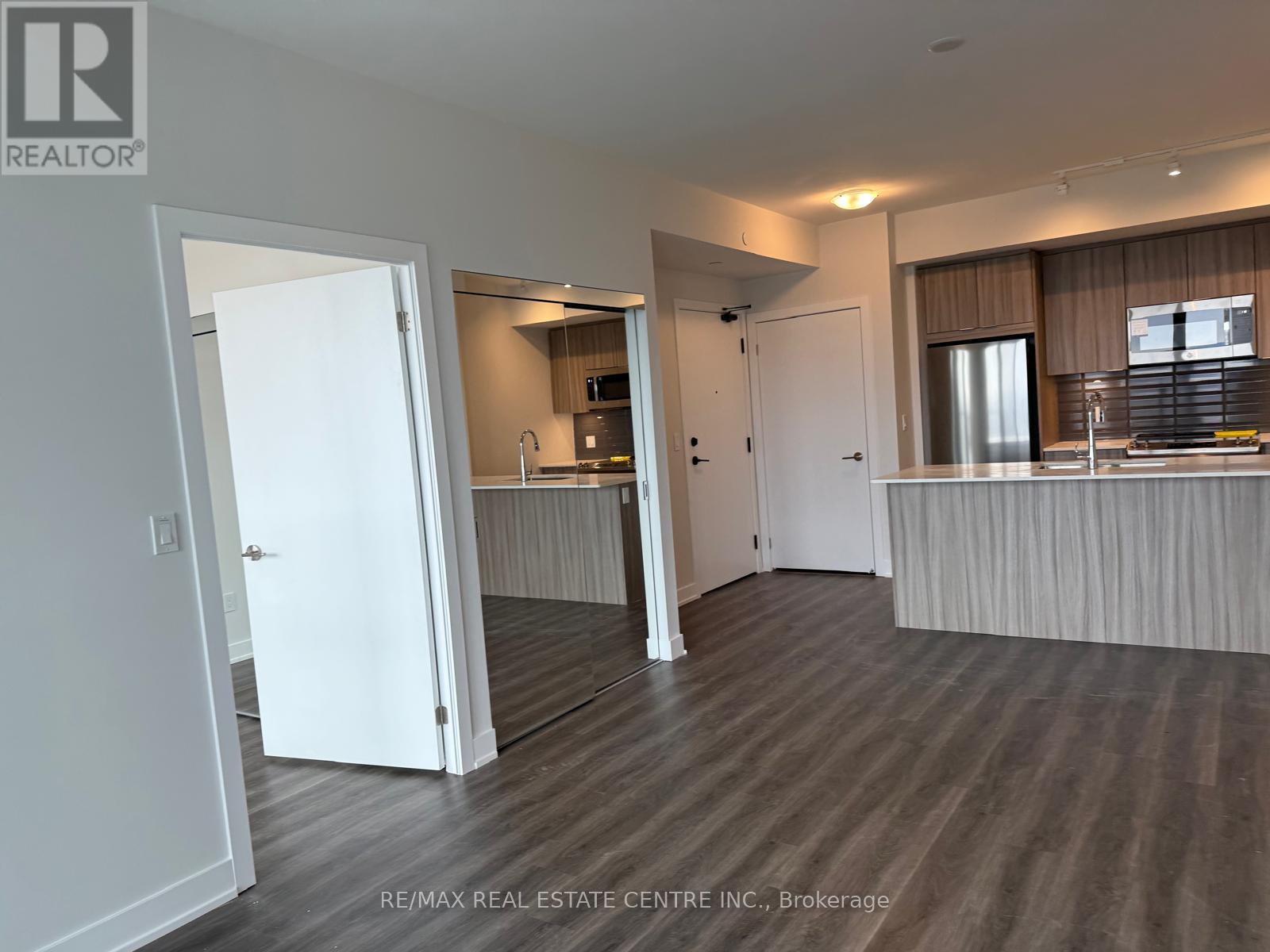 2007 - 430 Square One Drive, Mississauga, Ontario L5B 0P6 - Photo 8 - W12603388