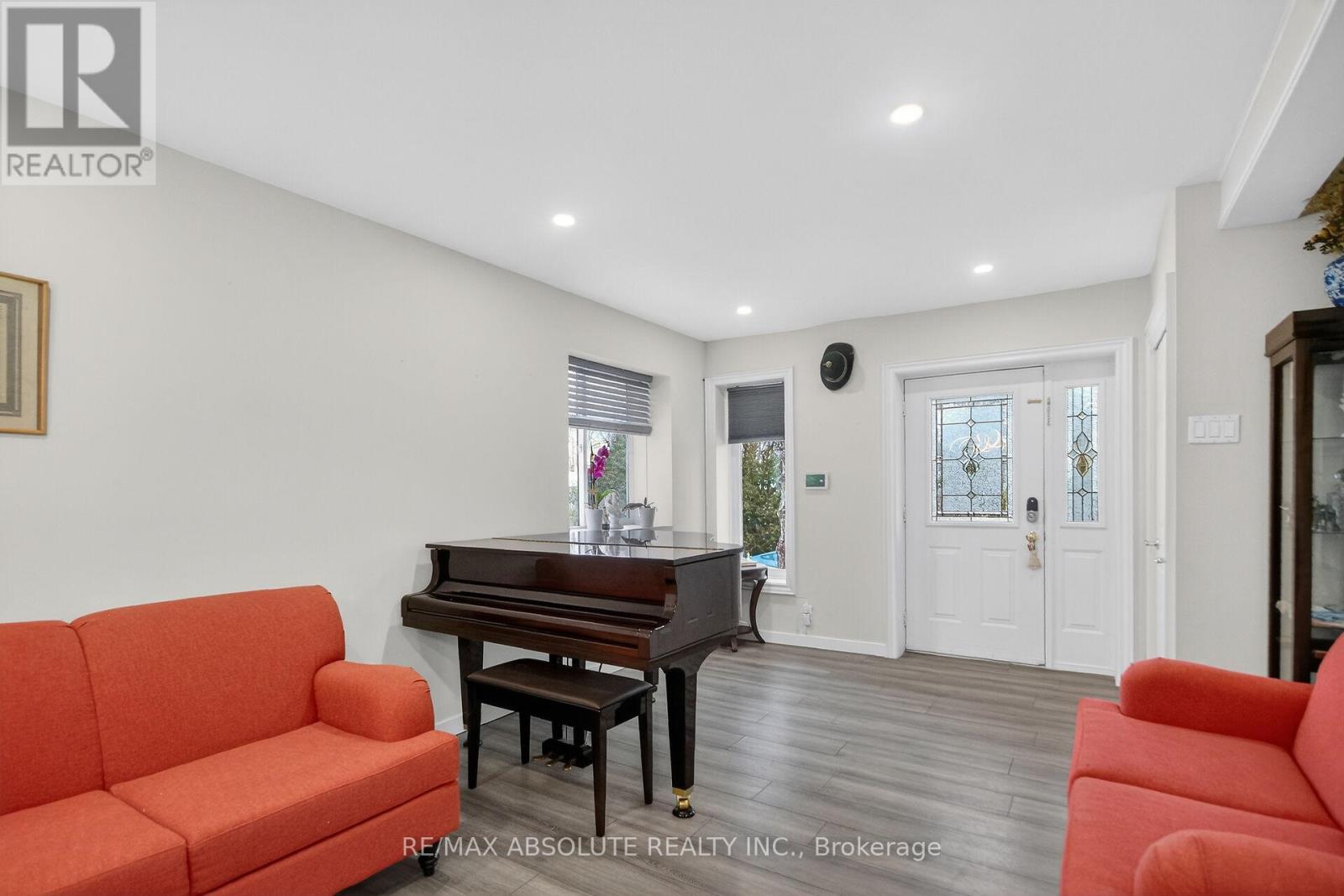 147 Longpre Street, Ottawa, Ontario  K1L 7J5 - Photo 6 - X12610532