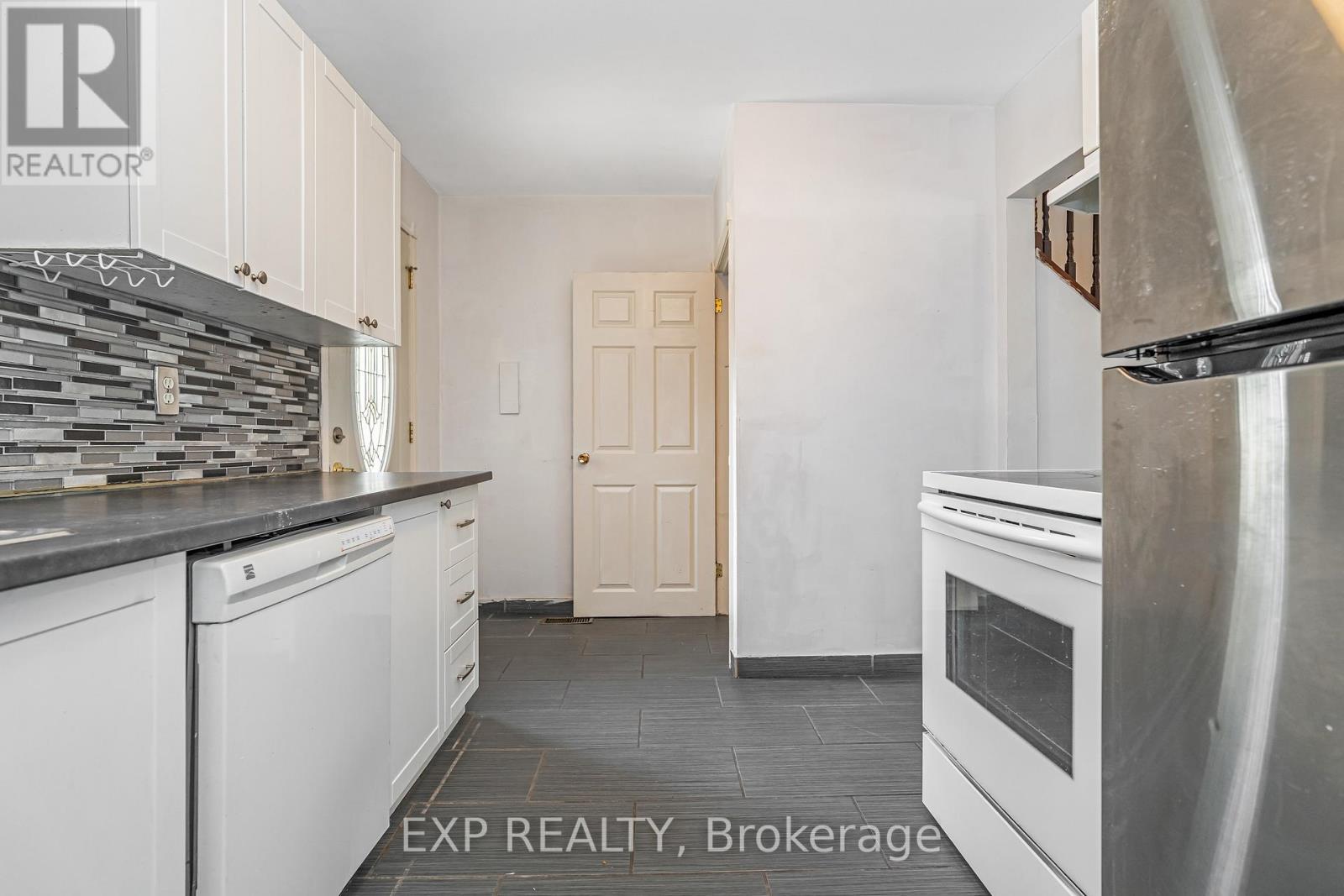 646 Borthwick Avenue, Ottawa, Ontario  K1K 2L9 - Photo 10 - X12610558