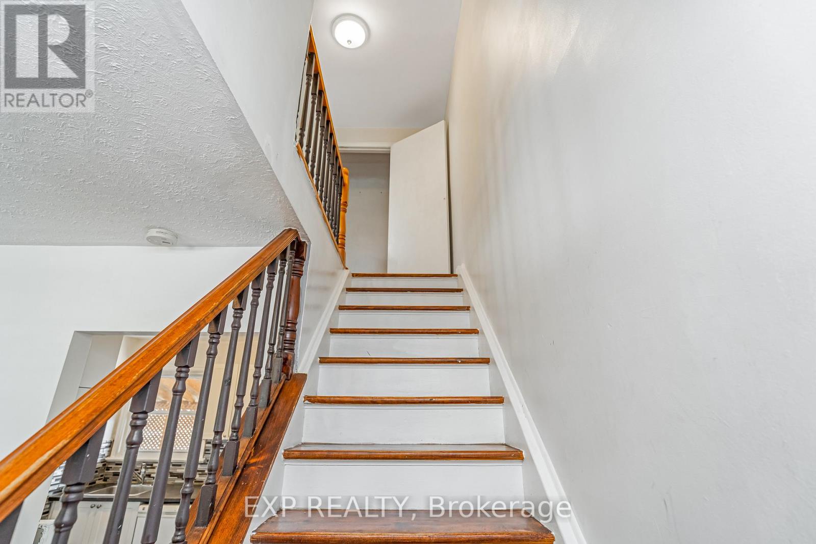 646 Borthwick Avenue, Ottawa, Ontario  K1K 2L9 - Photo 12 - X12610558