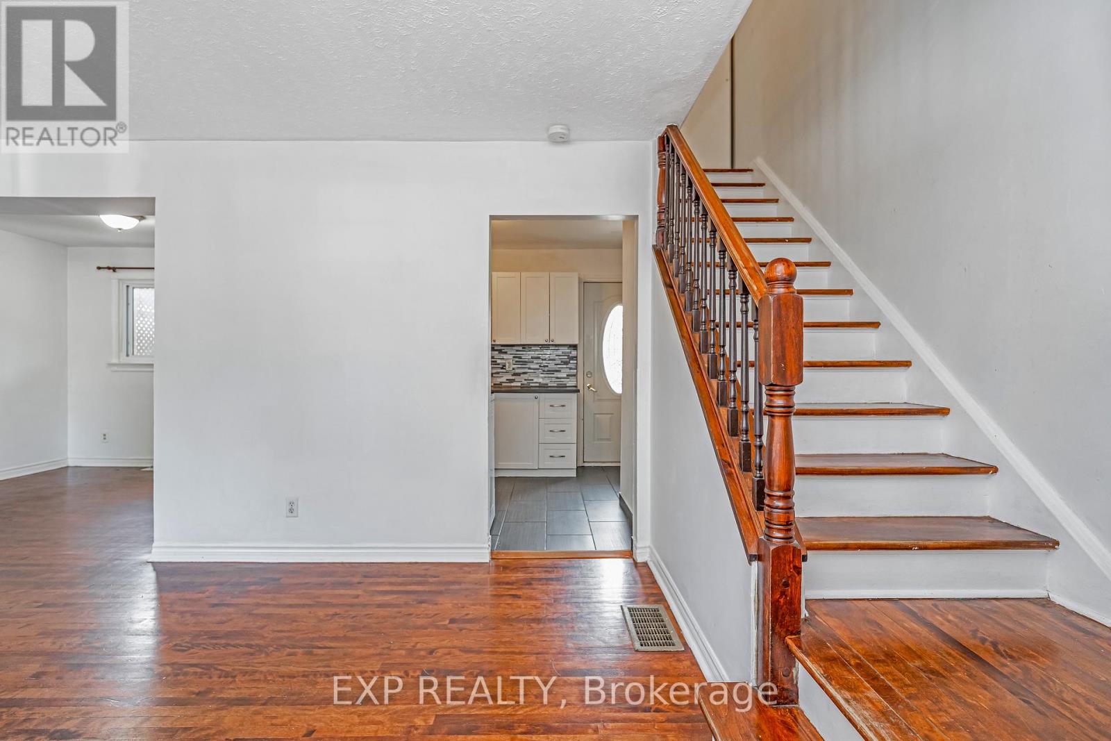 646 Borthwick Avenue, Ottawa, Ontario  K1K 2L9 - Photo 3 - X12610558