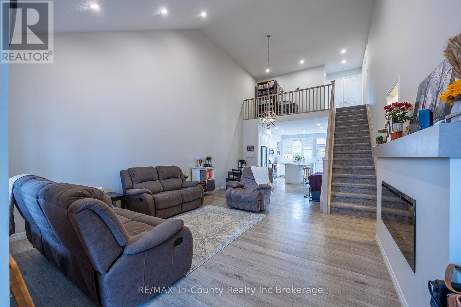 19 Sierra Street, Tillsonburg, Ontario  N4G 0J2 - Photo 3 - X12610520