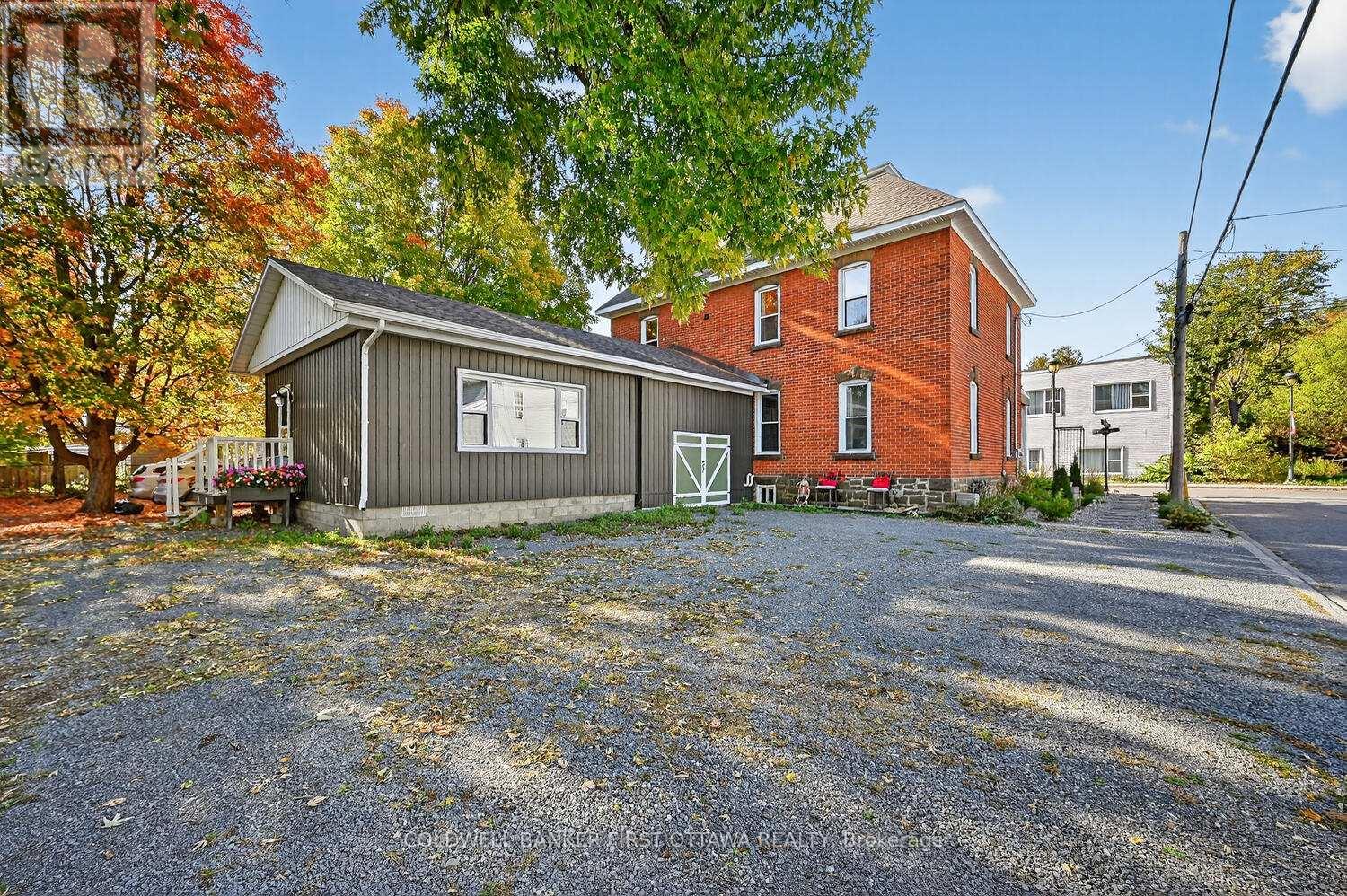 267 Bridge Street, Carleton Place, Ontario  K7C 3H3 - Photo 37 - X12451436